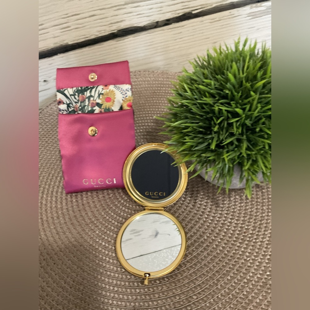 Gucci Gold Floral Compact Mirror with Red Pouch - Picture 7 of 8
